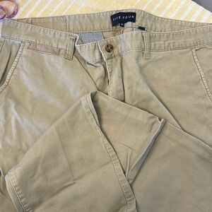 Men’s khaki pants